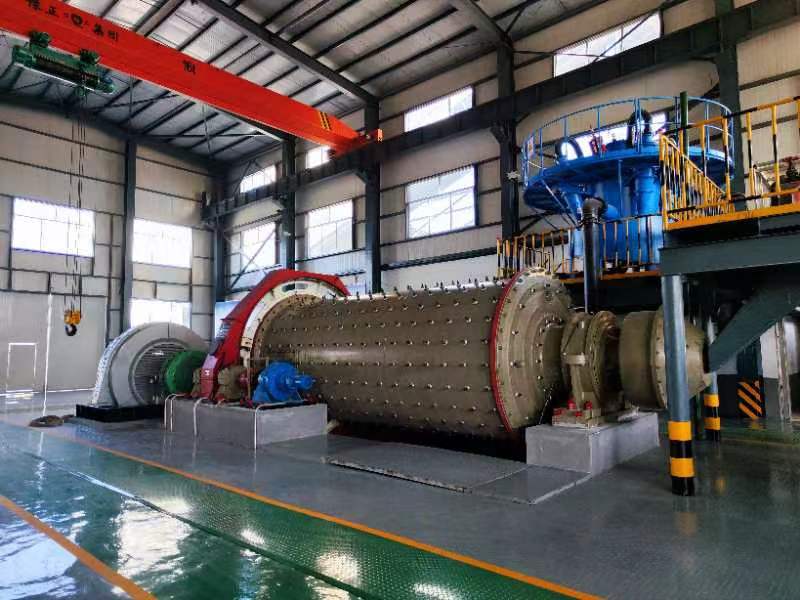 Qingdao Qingzhong Machinery ETC peatöövõtuprojekt Zhaoyuan Xindongzhuang 2000-tonnine igapäevane kullatöötlemistehas